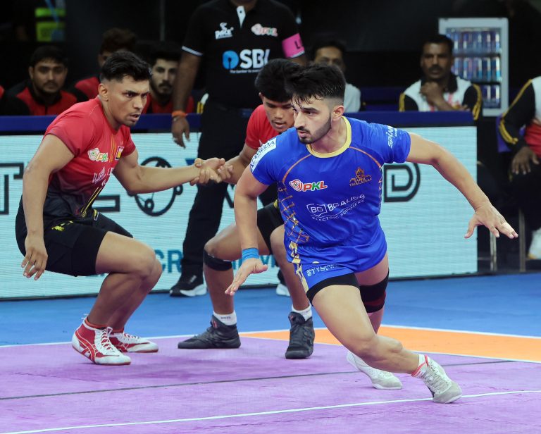 PKL-12: After 4 consecutive wins, Bulls suffer defeat as Tamil Thalaivas clinch a 6-point victory in the Southern Derby in Jaipur